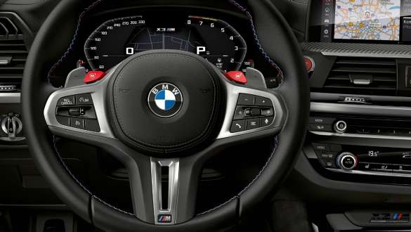 BMW X3 M Competitionおよび BMW X3 M、コックピット。 BMW X3 M Competition および BMW X3 M、インテリア、コックピット、M レザー・ステアリング・ハンドル、M サーボトロニック。