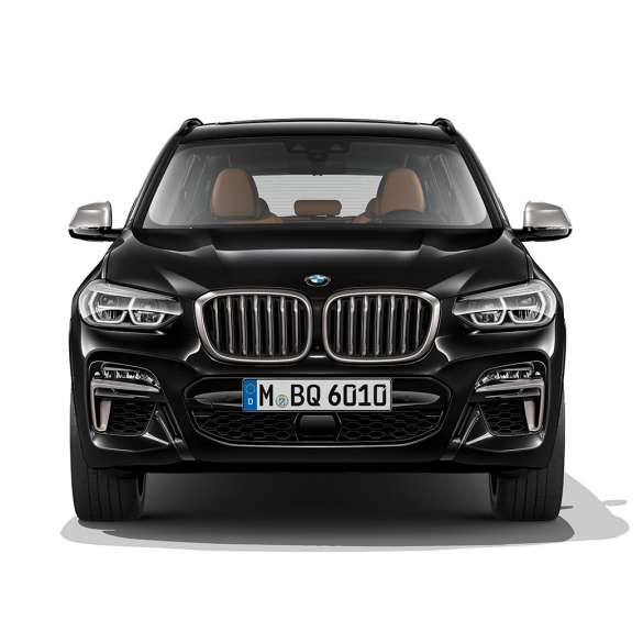 BMW X3 M40d、フロントビュー。F97 BMW X3 M40d のブラック・サファイア・メタリックカラー、エクステリア、フロントビュー。F97