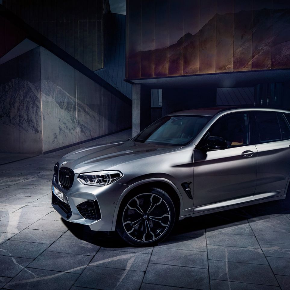 BMW X3 M Competition、サイドビュー。F97 BMW X3 M Competitionのドニントン・グレー・メタリックカラー、エクステリア、サイドビュー。F97