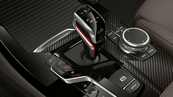 BMW X4 M コンペティション、M シフト・レバー。F98 BMW X4 M コンペティション、インテリア、M シフト・レバー。F98