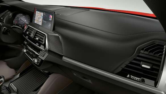 BMW X4 M コンペティション、「カーボン・ファイバー」インテリア・トリム仕上げ F98 BMW X4 M コンペティション、インテリア、「カーボン・ファイバー」インテリア・トリム仕上げのインスツルメント・パネル。 F98