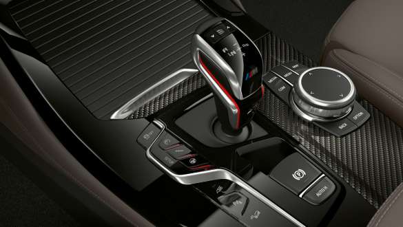 8速 M ステプトロニック・トランスミッション。F98 BMW X4 M とBMW X4 M コンペティション、インテリア、M ギヤ・レバー、8速 M ステプトロニック・トランスミッション。F98