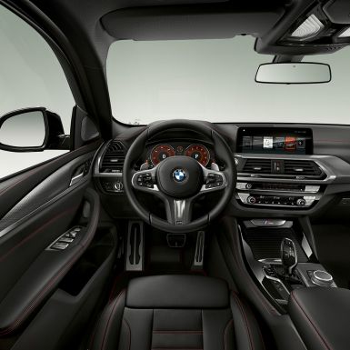 BMW X4 M40i、コックピット。F98 BMW X4 M40i、インテリア、スポーツ・シートとM レザー・ステアリング・ホイールを備えたコックピット。F98