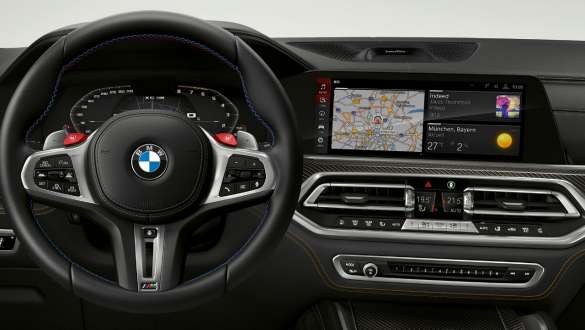 BMW X6 M CompetitionのMモデル専用インスツルメント・クラスター Mモデル専用のインスツルメント・クラスターを装備した、BMW X6 M Competition F96 SUV 2020のコックピット