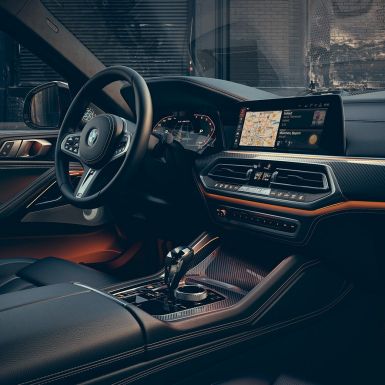 BMW X6 M50i コックピット ドライバー志向のBMW X6 M50iのコックピット