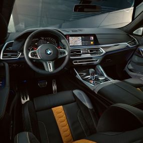 BMW X6 M Competitionのコックピット BMW X6 M Competition F96 のインテリア、コックピット