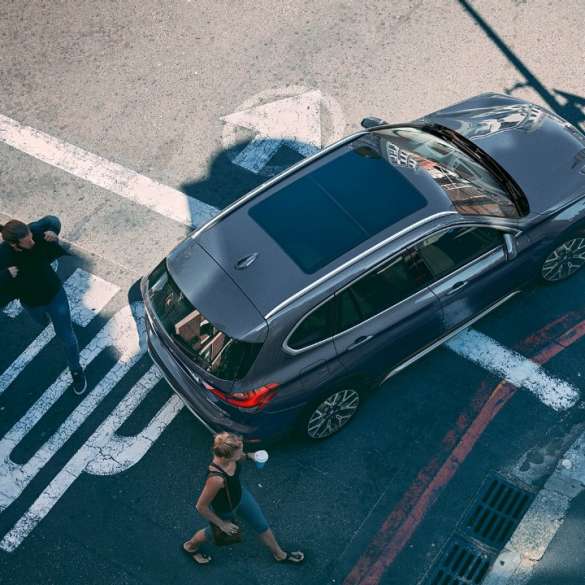 BMW X1のインテリア、コックピット。 BMW X1のインテリア、コックピット内10.25インチコントロールディスプレイの様子。