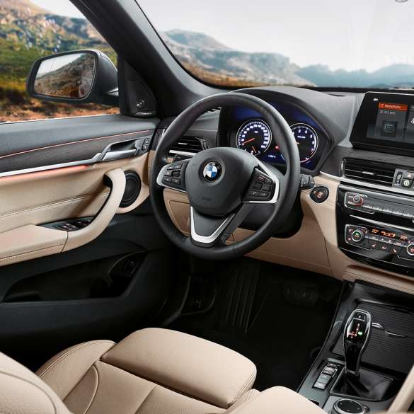 BMW X1のインテリア、コックピット。F48 BMW X1のインテリア、コックピット内10.25インチコントロールディスプレイの様子。F48