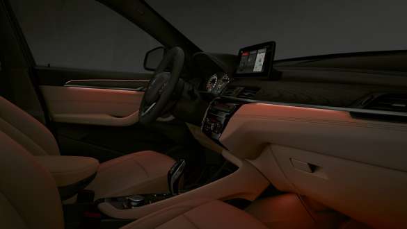 BMW X1 F48 LCI ライト・パッケージ BMW X1 F48 LCI ライト・パッケージ作動状態のインテリア