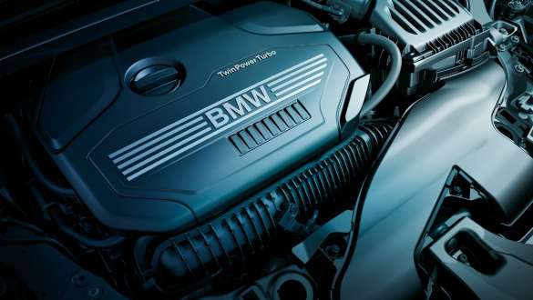 BMW X1 F48 4気筒BMWツインパワー・ターボ・ガソリン・エンジン BMW X1 F48 LCI 4気筒BMWツインパワー・ターボ・ガソリン・エンジンのクローズ・アップ