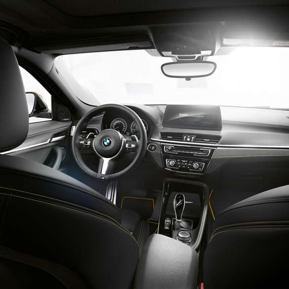 レザー・ステアリング・ホイール BMW X2 F39 レザー・ステアリング・ホイール BMW X2 2018 F39 インテリア デザイン