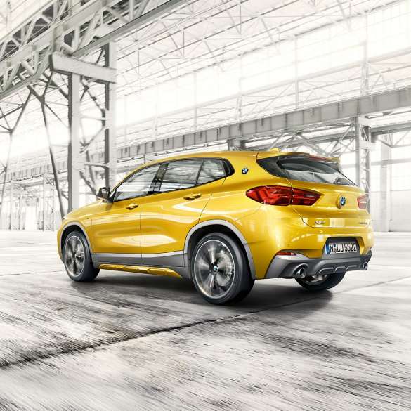 BMW X2 F39 斜めからのサイド・ビュー BMW X2 2018 F39 ガルバニック・ゴールド・メタリック 斜めからのサイド・ビュー