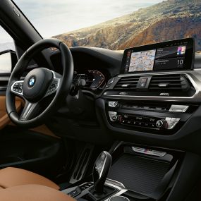 BMW X3 M40i、ステアリング・ホイールとダッシュボード BMW X3 M40i、ステアリング・ホイールとダッシュボード