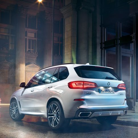 BMW X5 xDrive40i 斜めからのリヤ・ビュー BMW X5 xDrive40i G05 2018 ミネラル・ホワイト・メタリック 斜めからのリヤ・ビュー