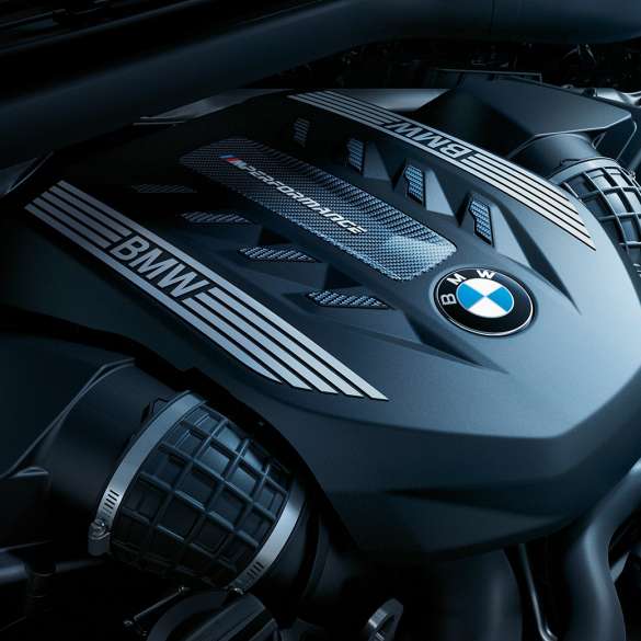 BMW X6エンジン。 BMW X6エンジンのクローズアップビュー。