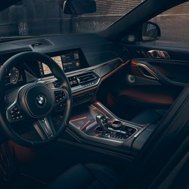 コックピット、12.3インチディスプレイを装備。 BMW X6コックピット、12.3インチディスプレイを装備。