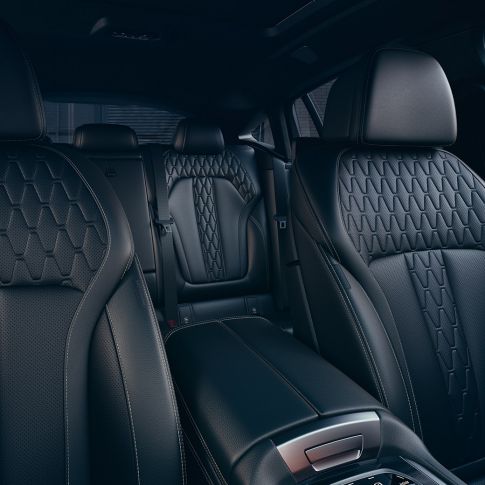 BMW X6シート。 BMW X6インテリアとシート。