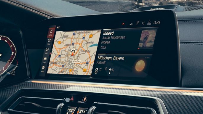 12.3インチディスプレイを装備したコックピット。 BMW X6コックピット、12.3インチディスプレイが見える。
