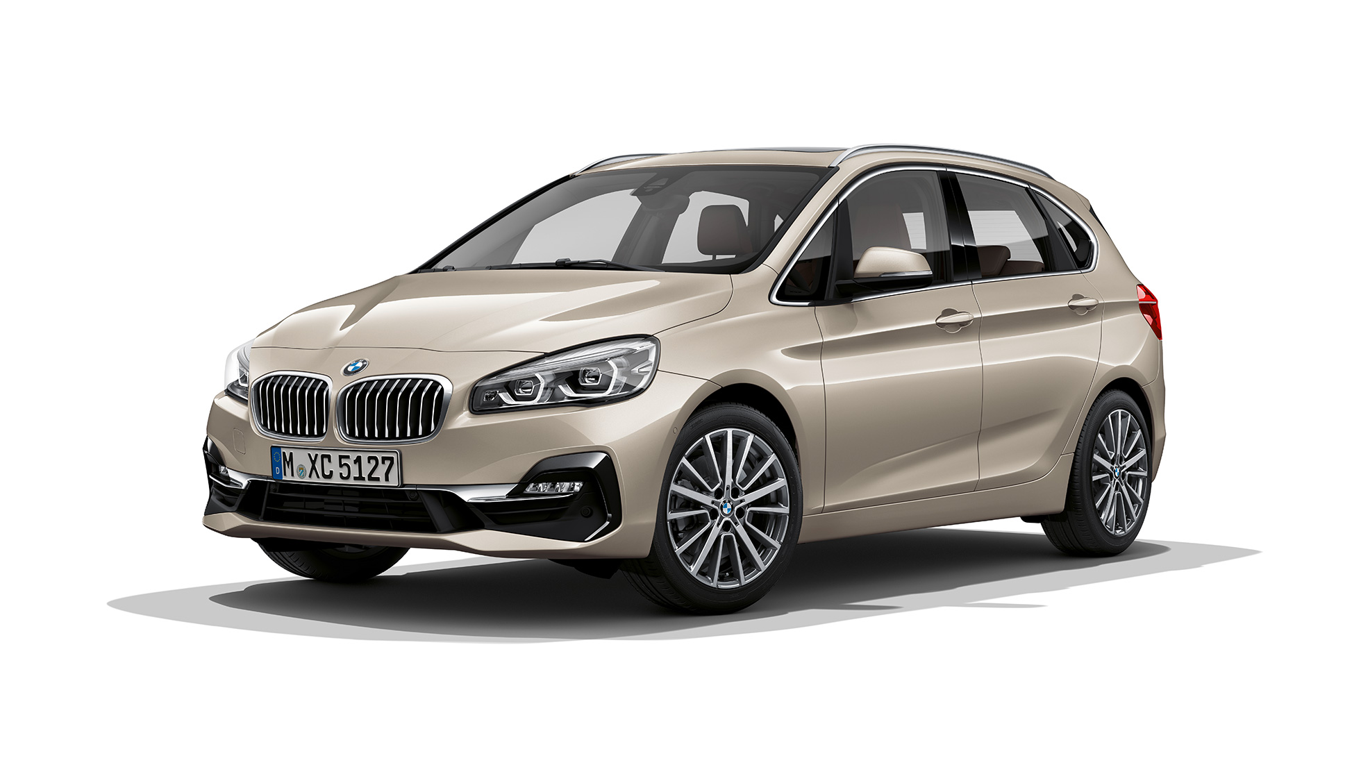 斜めからのフロント・ビュー BMW 2シリーズ アクティブ ツアラー Luxury BMW 2シリーズ アクティブ ツアラー Luxury 225i xDrive F45 フカロ・ベージュ・メタリック 斜めからのフロント・ビュー