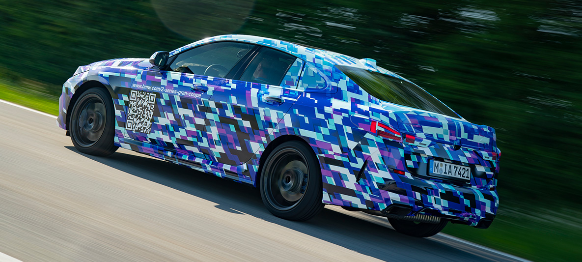 BMW 2シリーズ グラン クーペのドライビング・ダイナミクス BMW M235i xDrive 2020プロトタイプ スリークォーター・フロント・ビュー