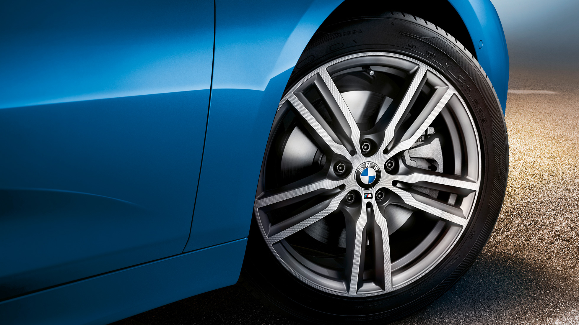 ライト・アロイ・ホイール BMW 2シリーズ グラン ツアラー ライト・アロイ・ホイール BMW 2シリーズ グラン ツアラーF46 2018 エストリル・ブルー・メタリック クローズ・アップ・ビュー