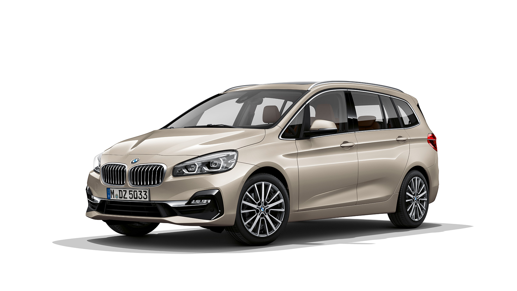 斜めからのフロント・ビュー BMW 2 SUVシリーズ グラン ツアラー Luxury BMW 2 SUVシリーズ グラン ツアラー218d xDrive Luxury F46 2018 フカロ・ベージュ・メタリック 斜めからのフロント・ビュー