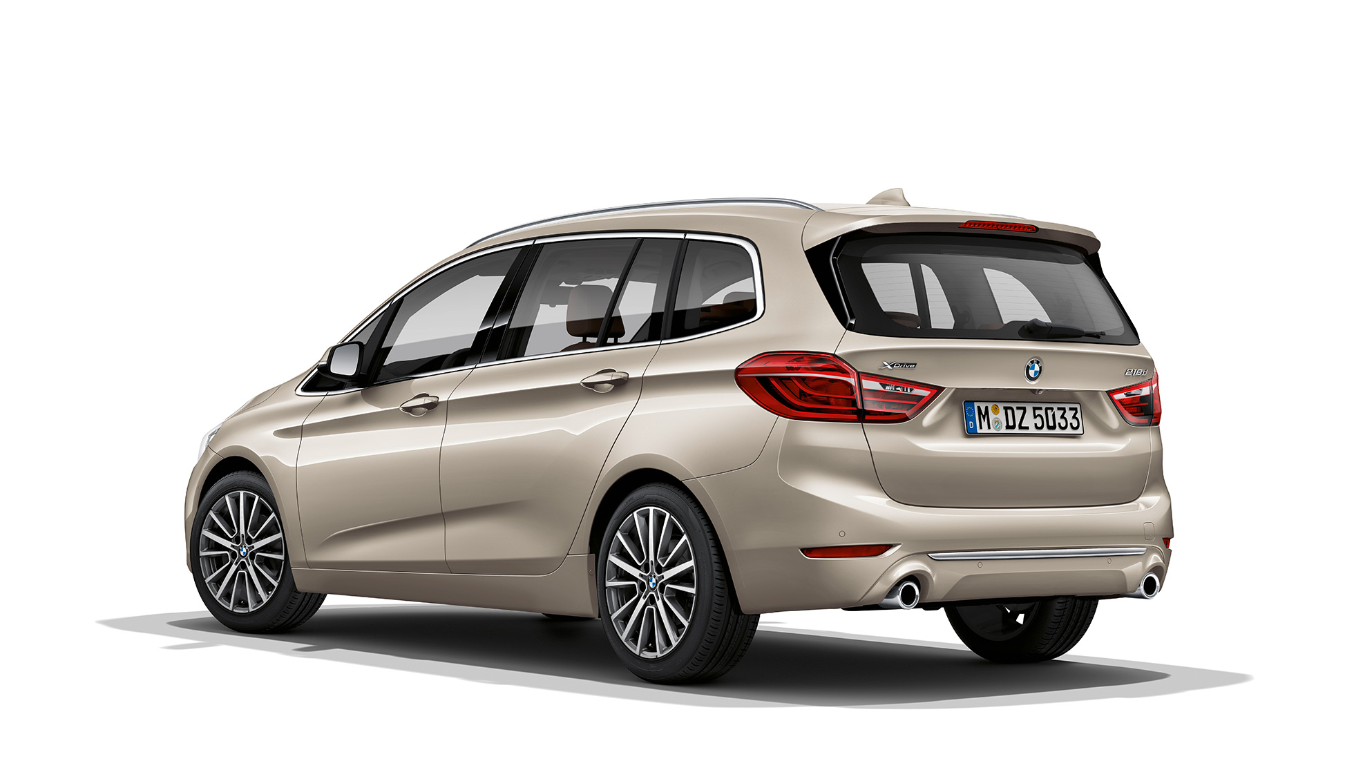 斜めからのリヤ・ビュー BMW 2 SUVシリーズ グラン ツアラー Luxury BMW 2 SUVシリーズ グラン ツアラー218d xDrive Luxury F46 2018 フカロ・ベージュ・メタリック 斜めからのリヤ・ビュー