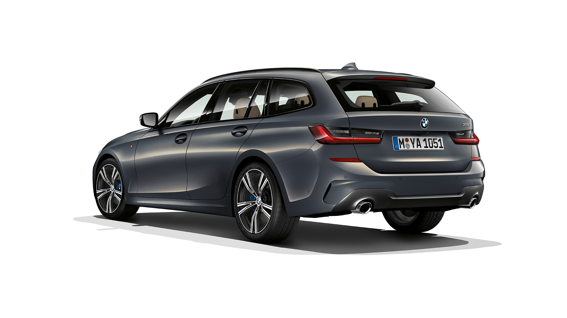 斜め後ろから写したM Sport モデル G21 BMW 3 シリーズ ツーリング、斜め後ろから写したM Sport モデル G21