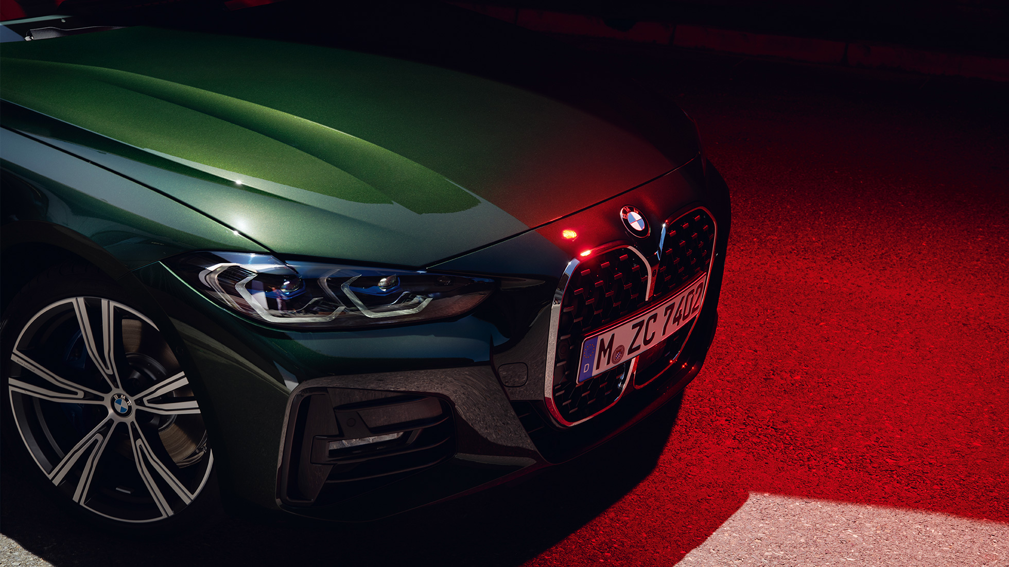 フロント・ビュー、ダブル・キドニー・グリル、BMW 4シリーズ カブリオレ G23 2020 BMW 4シリーズ カブリオレ G23 2020 サンレモ・グリーン・メタリック、静止中、フロント・ビュー、ダブル・キドニー・グリルのクローズアップ