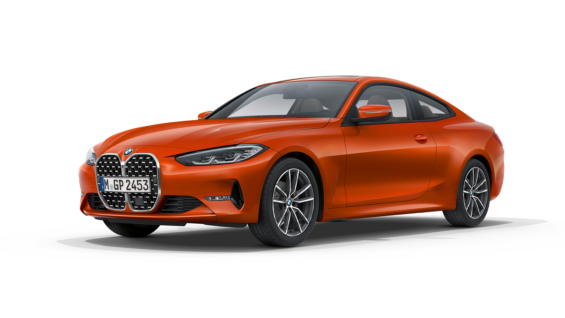 BMW 4シリーズ・クーペ基本装備 G22 2020の斜めからのフロント・ビュー BMW 4シリーズ・クーペ G22 2020 基本装備サンセット・オレンジ・メタリック、斜めからのフロント・ビュー