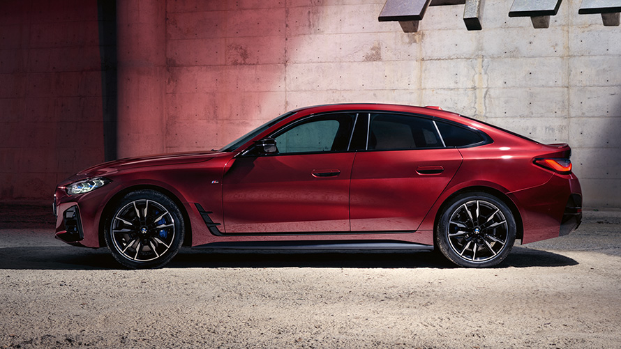BMW 4シリーズ グラン クーペG26 BMW Individual アベンチュリン・レッド・メタリック サイド・ビュー BMW 4シリーズ グラン クーペG26 BMW Individual アベンチュリン・レッド・メタリック サイド・ビュー