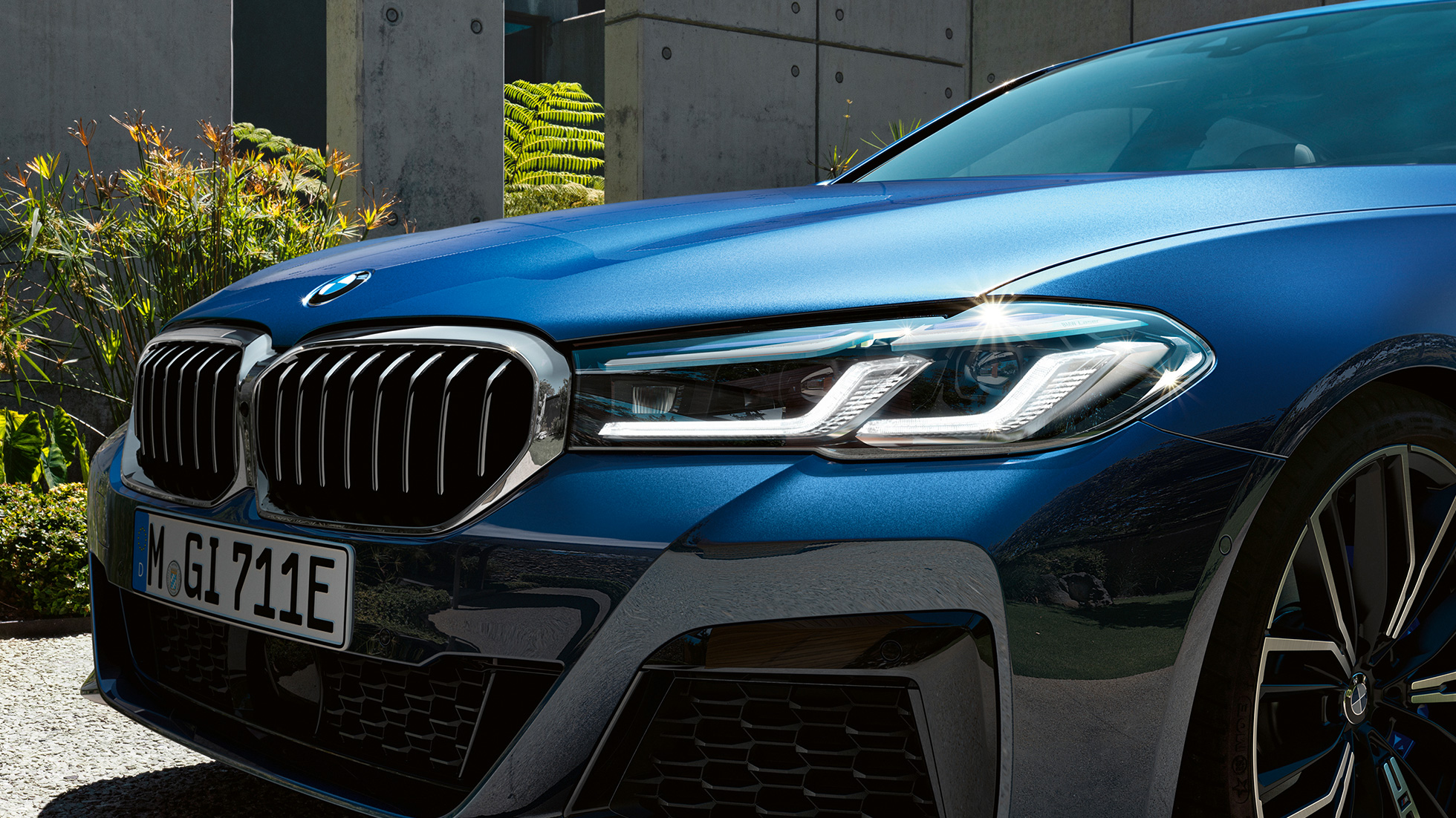 BMW レーザーライト BMW5シリーズセダンG30 BMW レーザーライト BMW 5シリーズ セダンG30Facelift2020Phytonic Blueクローズアップ前面