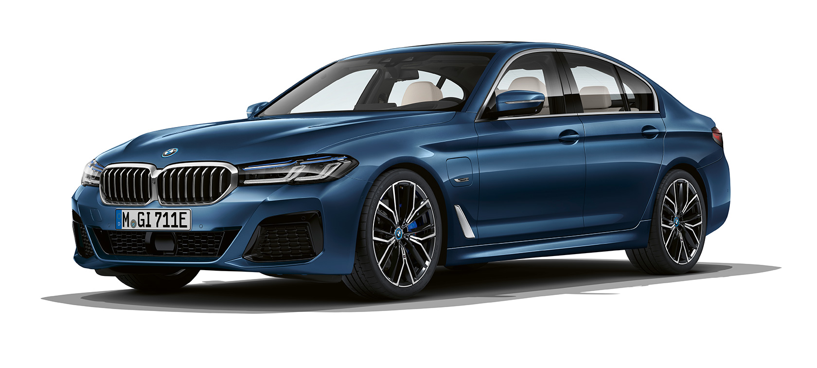 BMW 5シリーズ セダンG30スタンディング BMW 5シリーズ セダンG30Facelift2020 3Quarter frontビュースタンディング