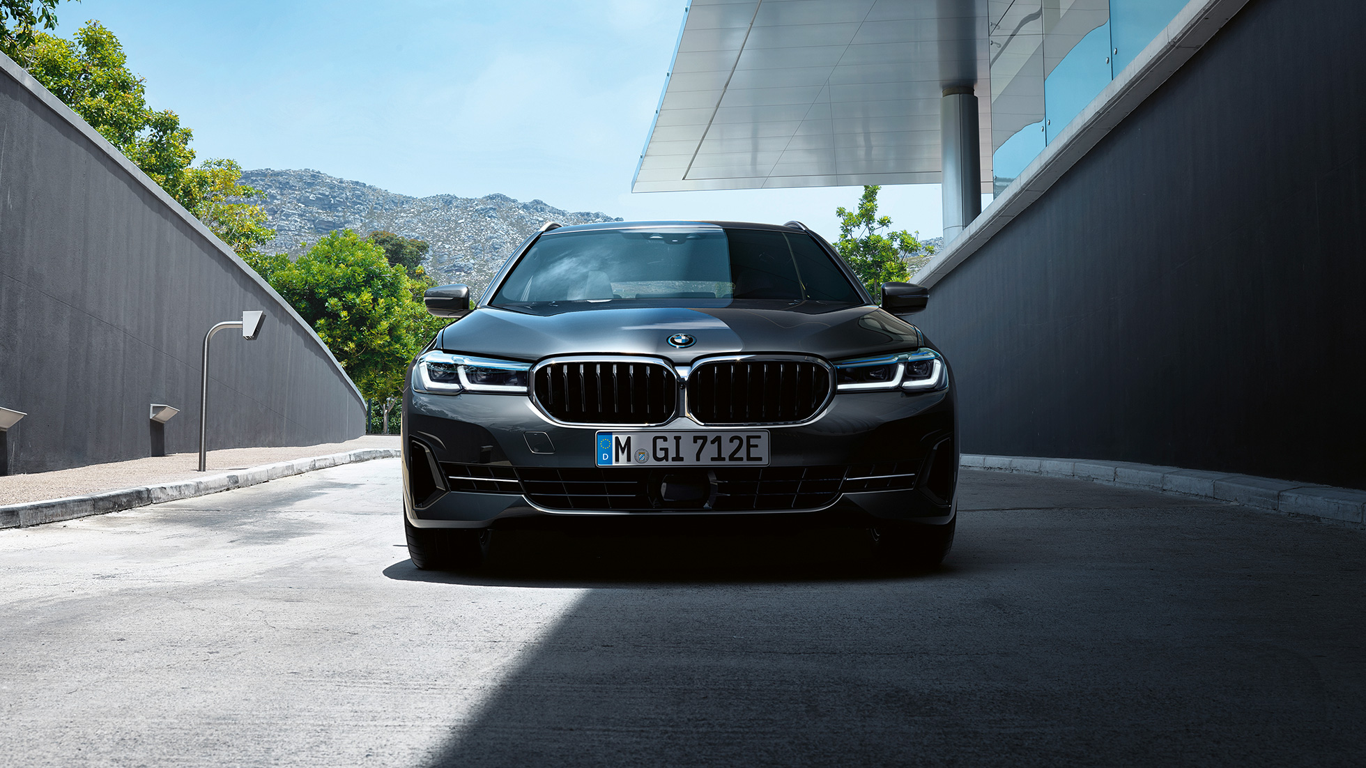 Bmw 5シリーズ ツーリング モデル紹介 Bmw Co Jp