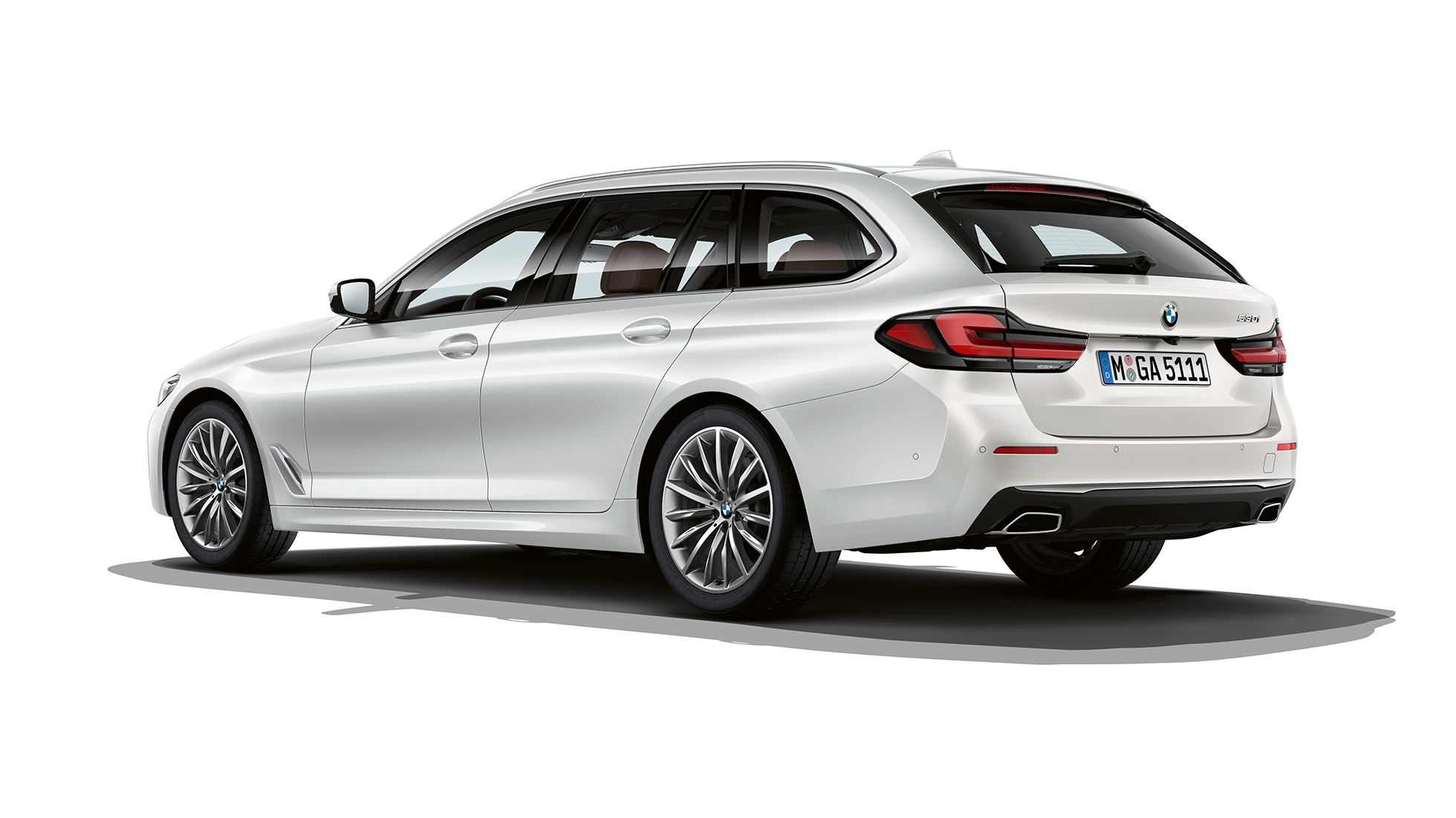 BMW 5シリーズ ツーリングG31ラグジュアリー・ラインリヤ BMW 5シリーズ ツーリング530I G31 2020ラグジュアリーラインinミネラル・ホワイト3クォーター背面図