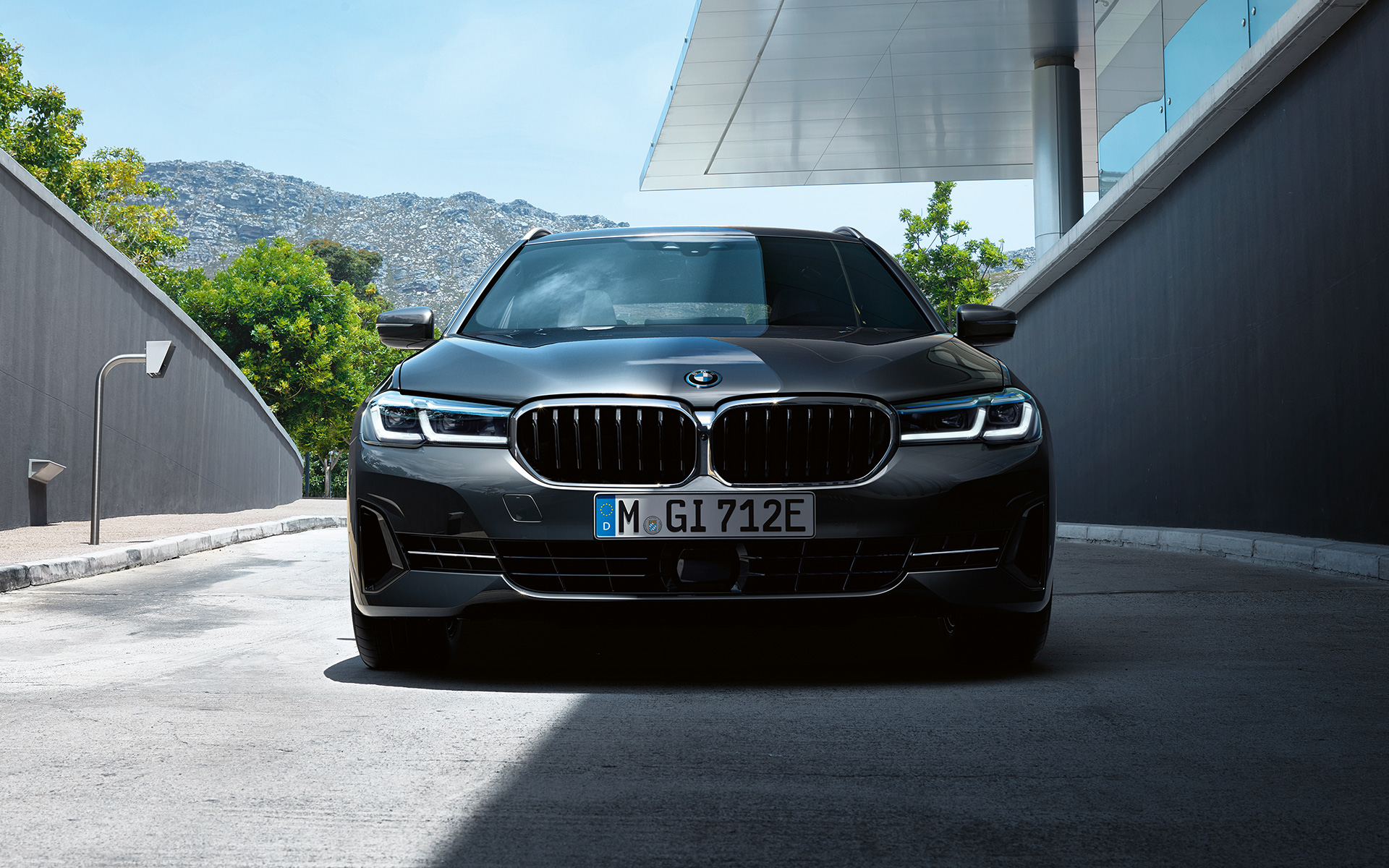 BMWキドニー・グリルとフロント・エプロン BMW 5シリーズ ツーリング G31 フェイスリフト 2020 ソフィスト・グレー フロント