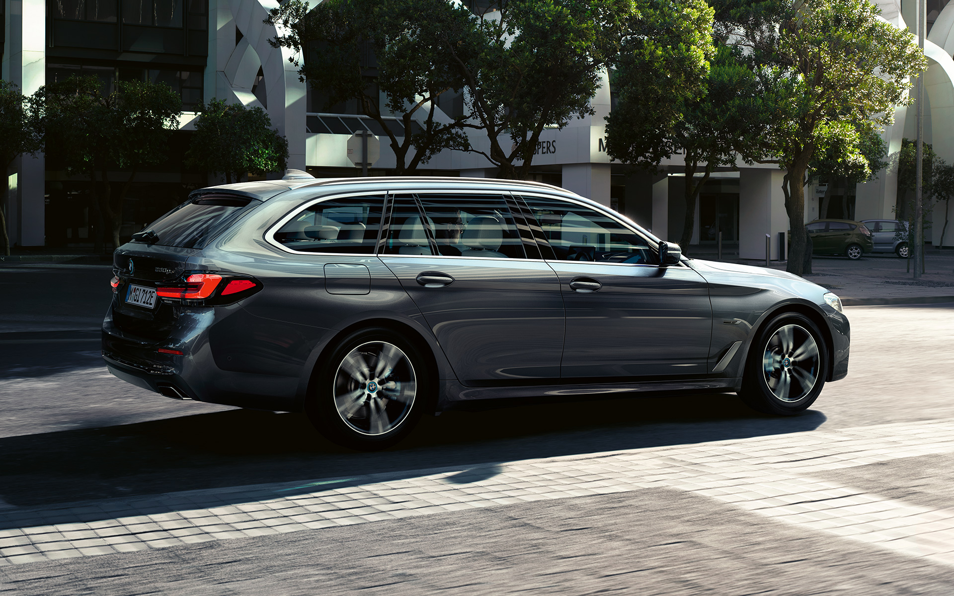 BMW 5シリーズ ツーリング G31 フェイスリフト 2020 ソフィスト・グレー 側面ビュー