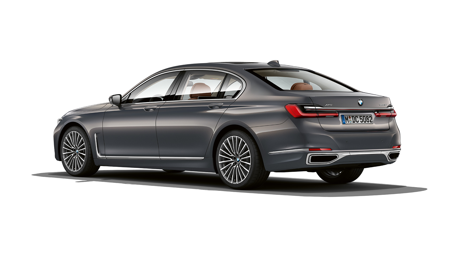 エクステリア・デザインにピュア・エクセレンスを採用したBMW 7 シリーズ セダン、斜め後ろからのビュー エクステリア・デザインにピュア・エクセレンスを採用したグレーのBMW 7 シリーズ セダン、斜め後ろからのビュー