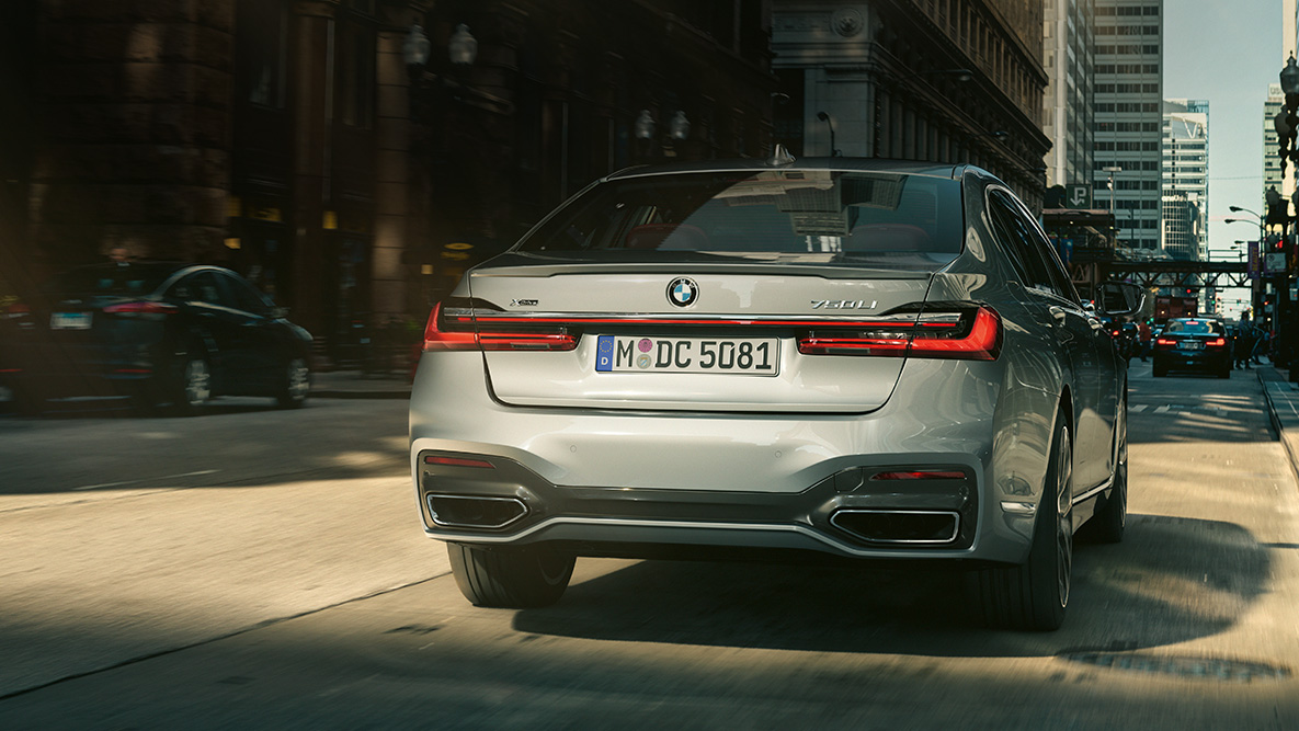 BMW 7 シリーズ セダンのリバース・アシスト G11 リバース・アシスト:BMW 7 シリーズ セダンのリヤ・ビュー G11