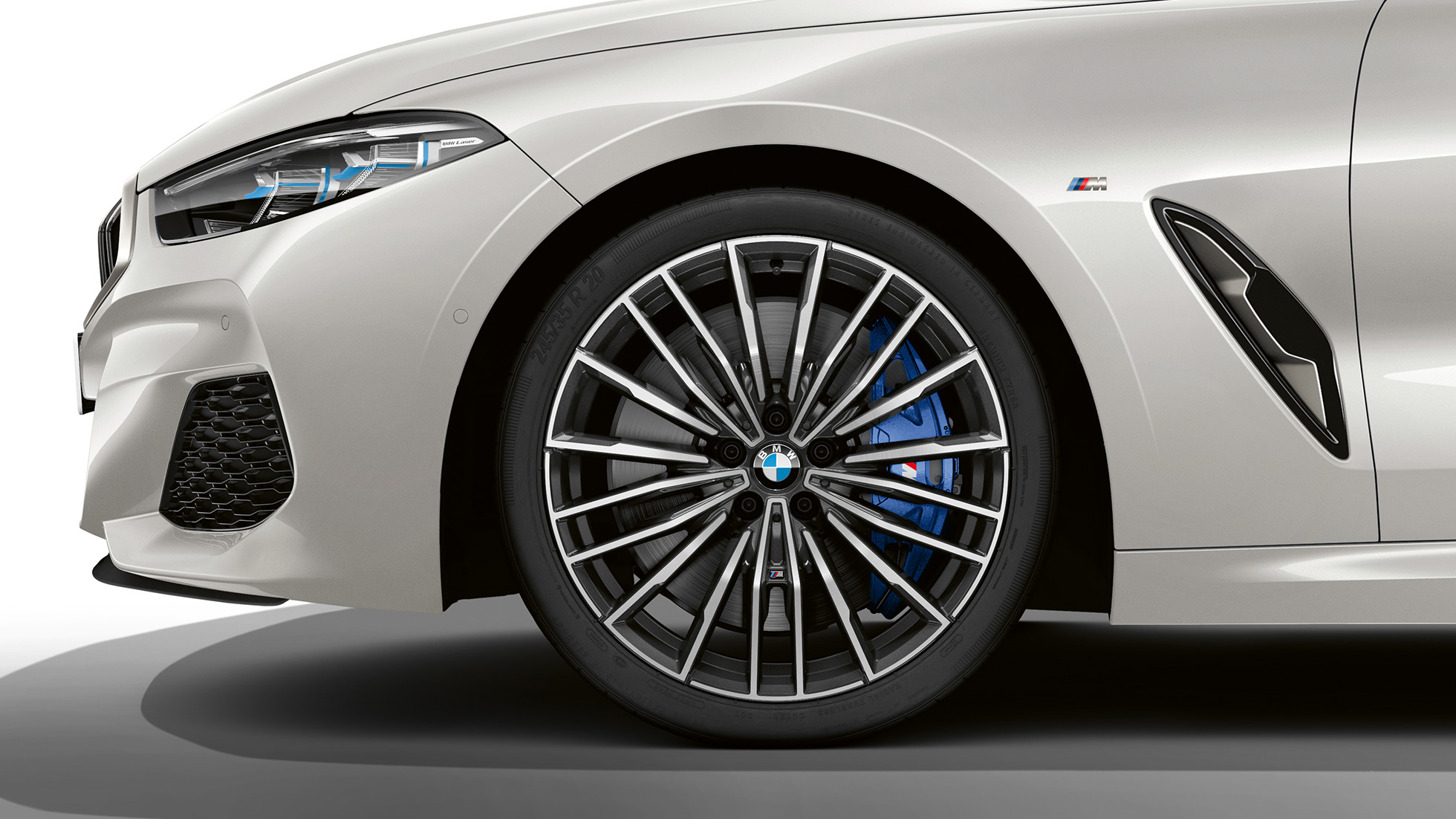 BMW M850i xDrive、マルチスポーク729 Mを備えた20インチライト・アロイ・ホイール。G14 BMW M850i xDrive、マルチスポーク729 Mを備えた20インチライト・アロイ・ホイール。G14