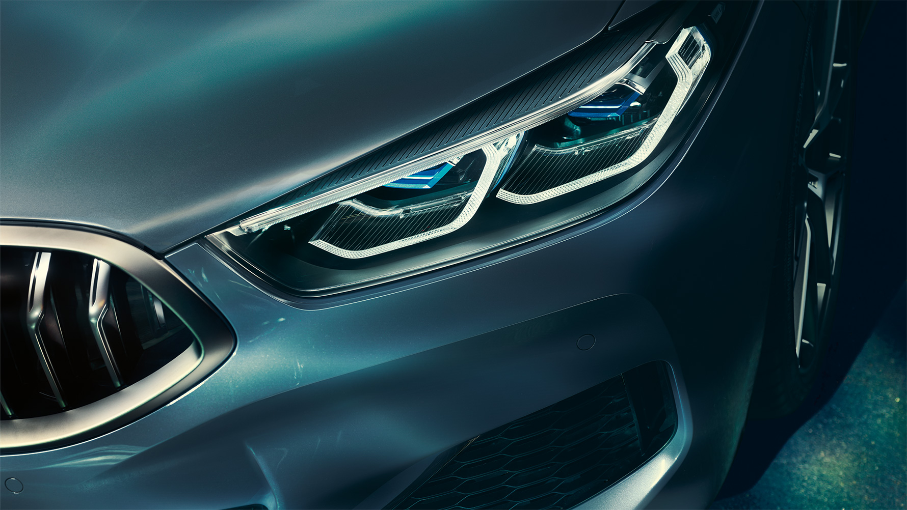 BMW 8シリーズ、レーザーライト BMW 8シリーズ クーペのフロントのレーザーライトを至近距離から撮影したショット。