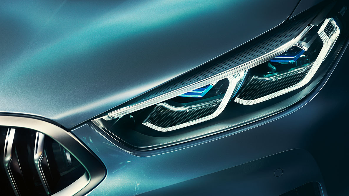 BMW 8シリーズ クーペ、レーザー・ライト。 BMW 8シリーズ クーペのフロントにあるレーザー・ライトのクローズ・アップ。