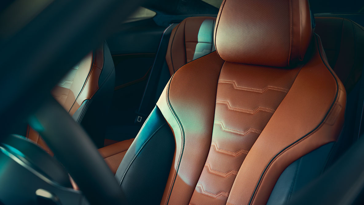 BMW 8シリーズ クーペのマルチファンクション・シート。 BMW 8シリーズ クーペのメリノ・レザー仕上げマルチファンクション・シートのクローズ・アップ。