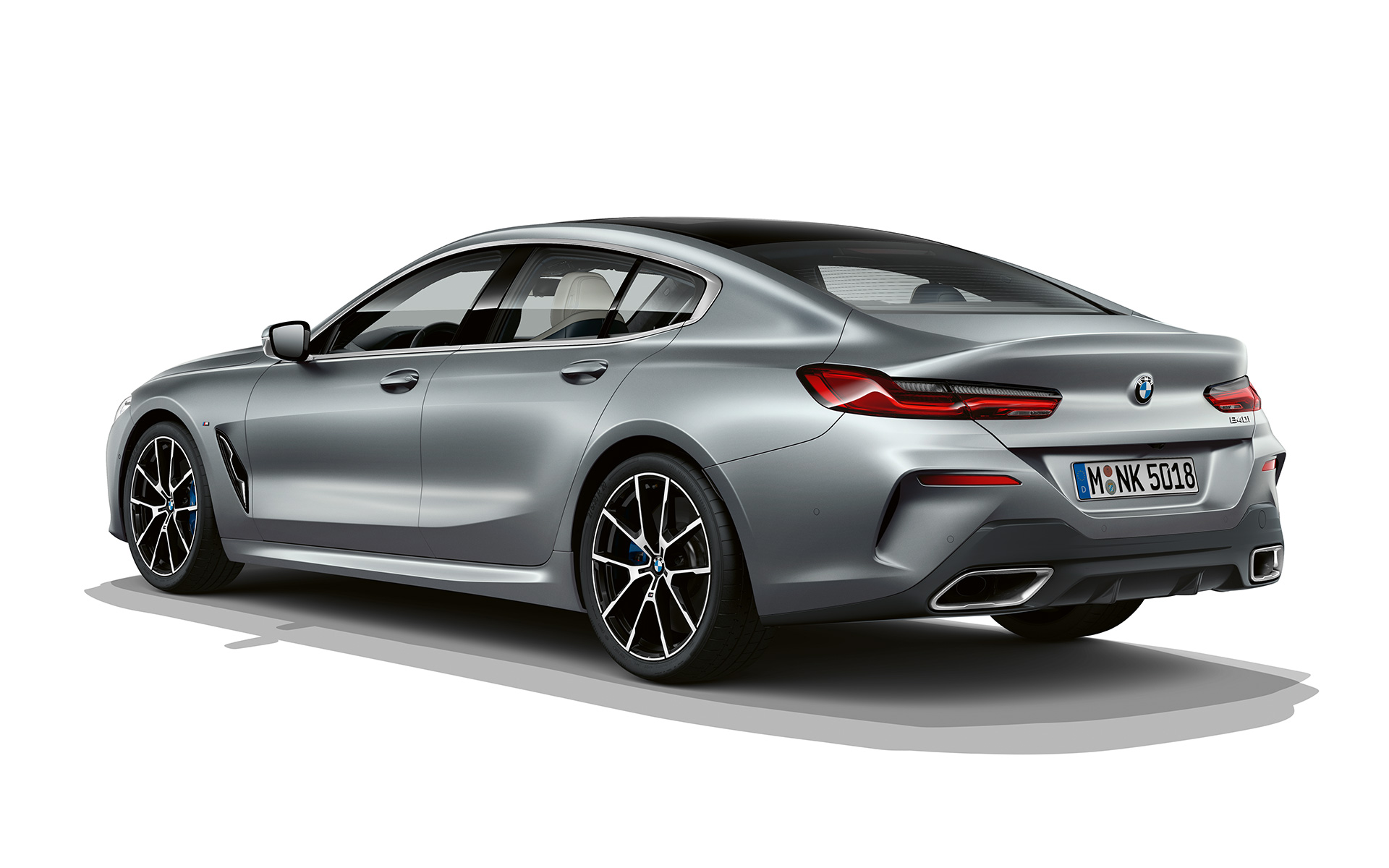 斜め後ろから見たフローズン・テンプテーション BMW 8 シリーズ グラン クーペ、斜め後ろから見たフローズン・テンプテーション