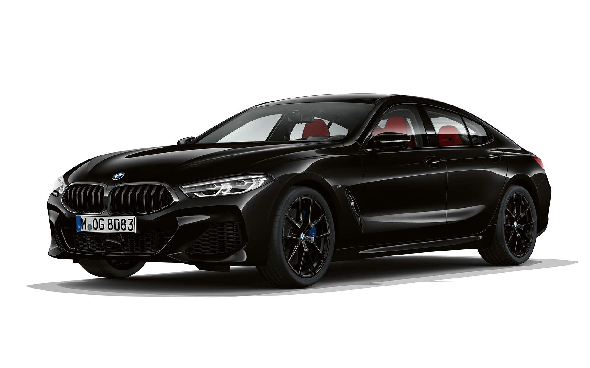 斜め前から見たダーク・セダクション BMW 8 シリーズ グラン クーペ、斜め前から見たダーク・セダクション