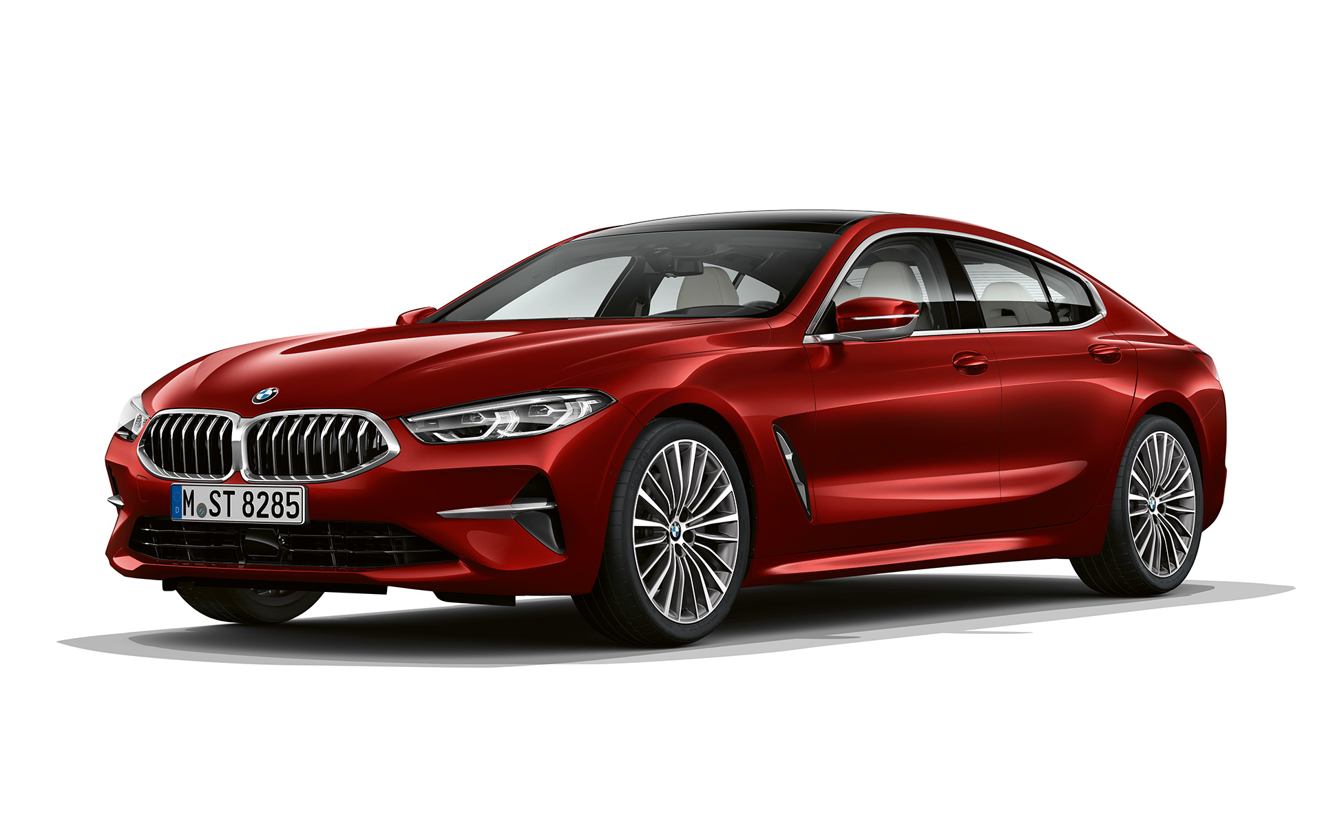 斜め前から見たインパルシブ・ヒート BMW 8 シリーズ グラン クーペ、斜め前から見たインパルシブ・ヒート