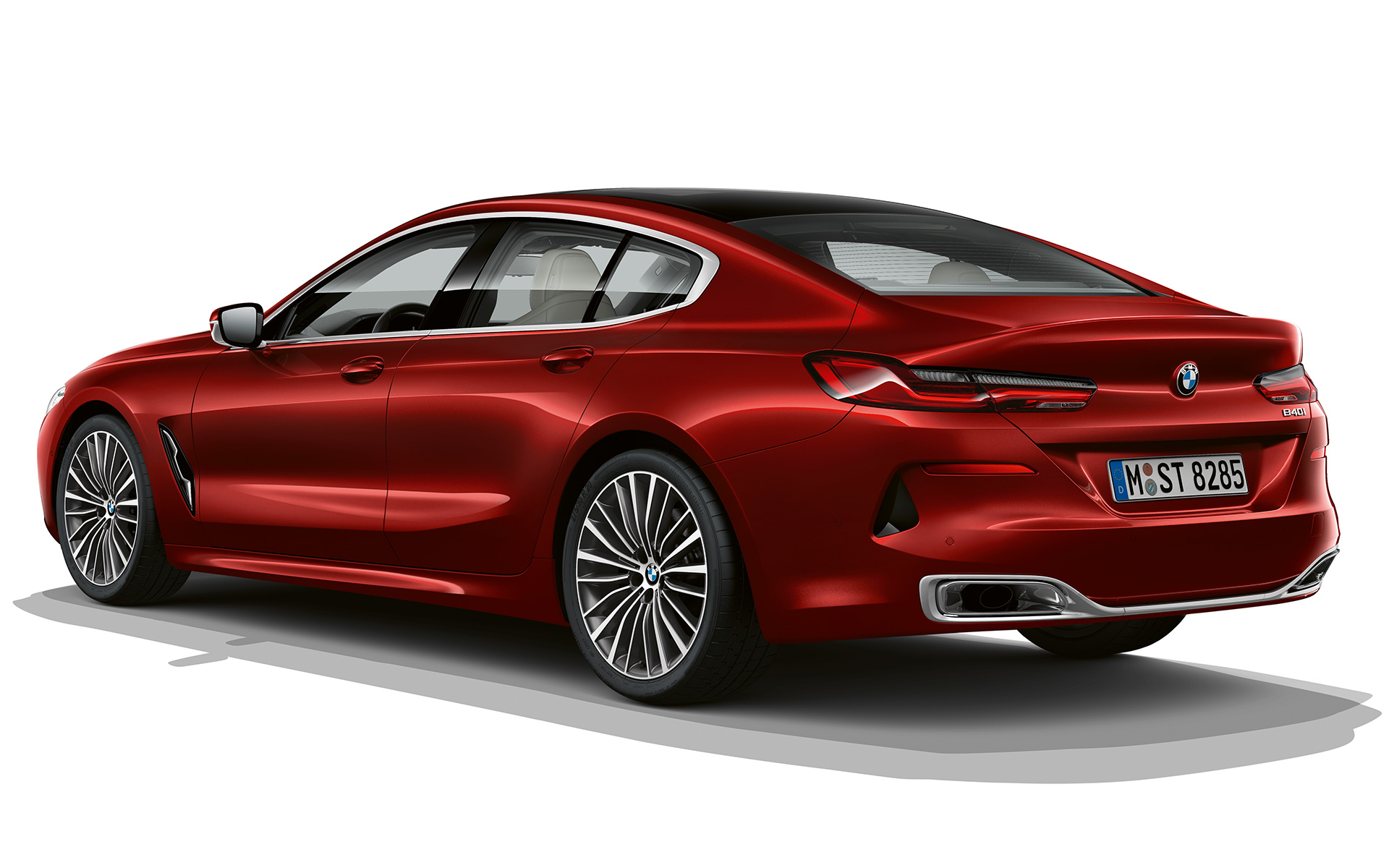 斜め後ろから見たインパルシブ・ヒート BMW 8 シリーズ グラン クーペ、斜め後ろから見たインパルシブ・ヒート