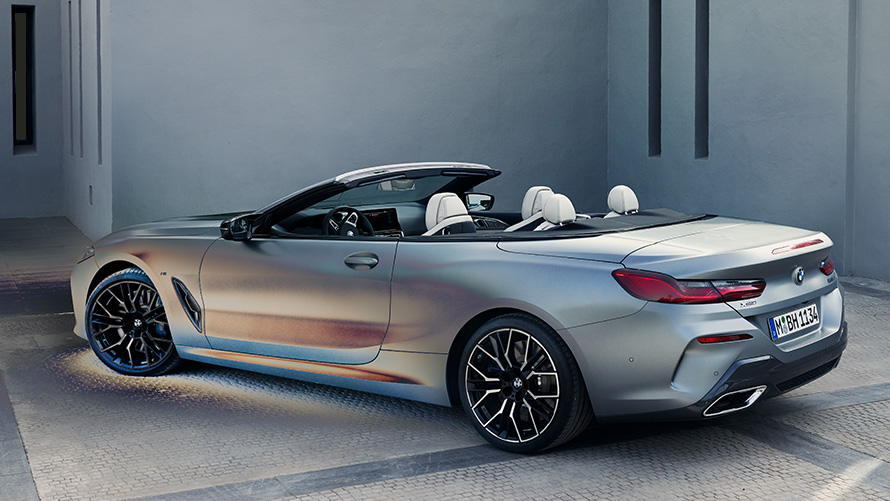 BMW 8 シリーズ カブリオレ斜めからのサイド・ビューイメージ BMW 8 シリーズ カブリオレ斜めからのサイド・ビューイメージ