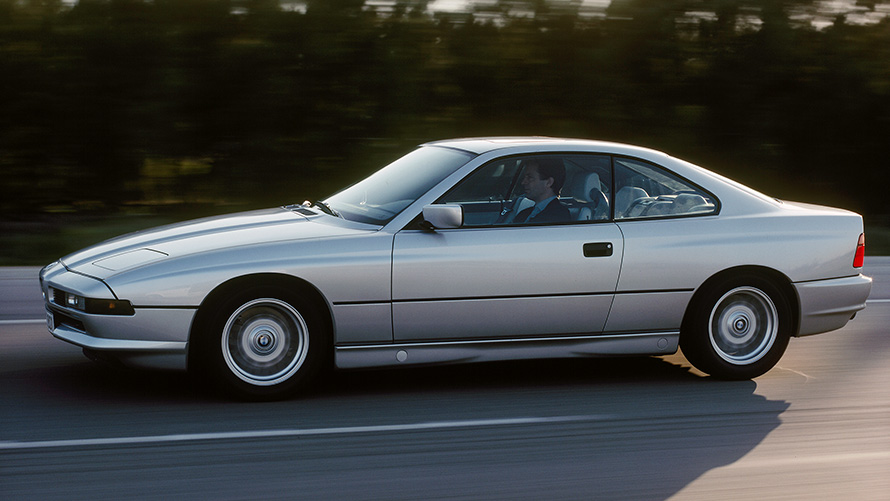 BMW 8シリーズクーペ・サイド・ビュー・ドライビング・イメージ BMW 8シリーズクーペ・サイド・ビュー・ドライビング・イメージ