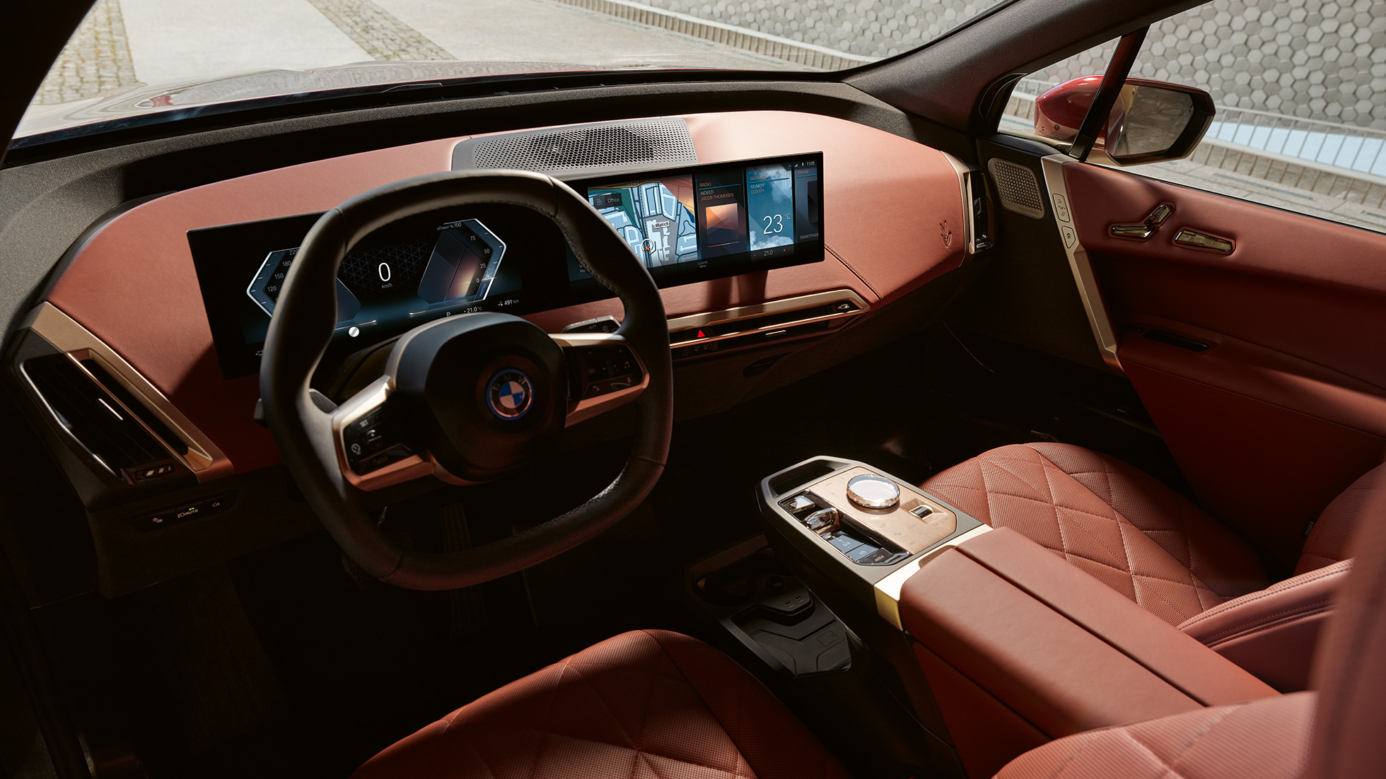 BMW iX i20 インテリア ユーザー・インターフェース iDrive コクピット カスターニャ BMW iX i20 インテリア ユーザー・インターフェース iDrive コクピット カスターニャ